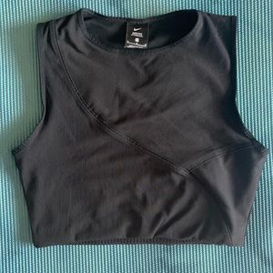Nike pro hyper cool workout crop top